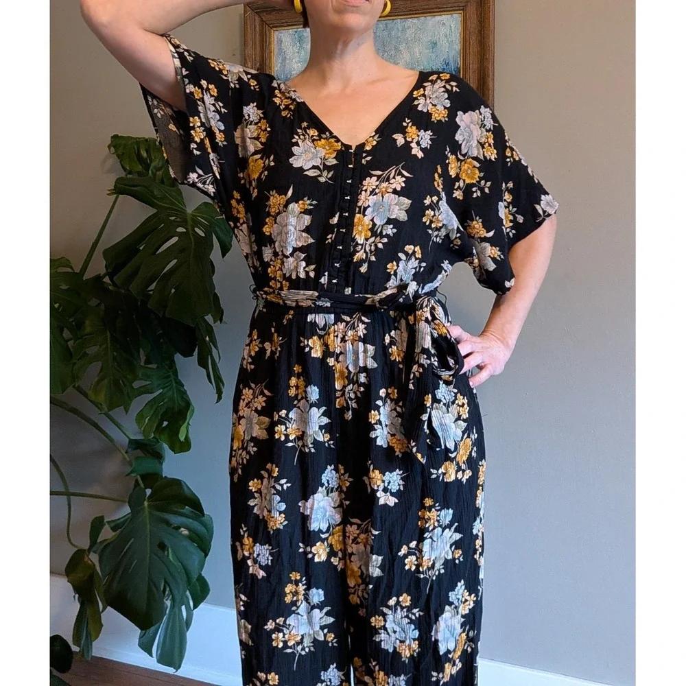 American Eagle Kimono Jumper Black Floral Viscose Sz Med Hook-Eye Front Wide Leg